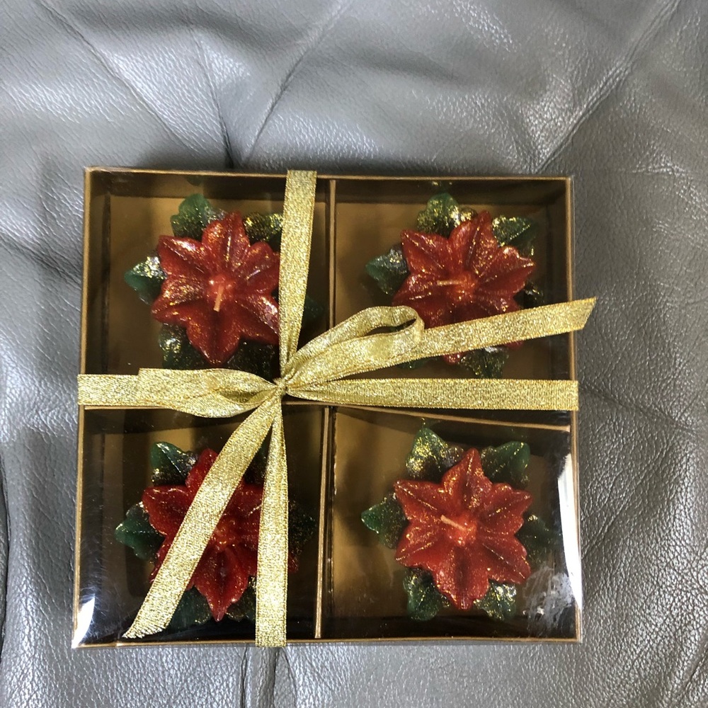 Poinsettia floater candles
